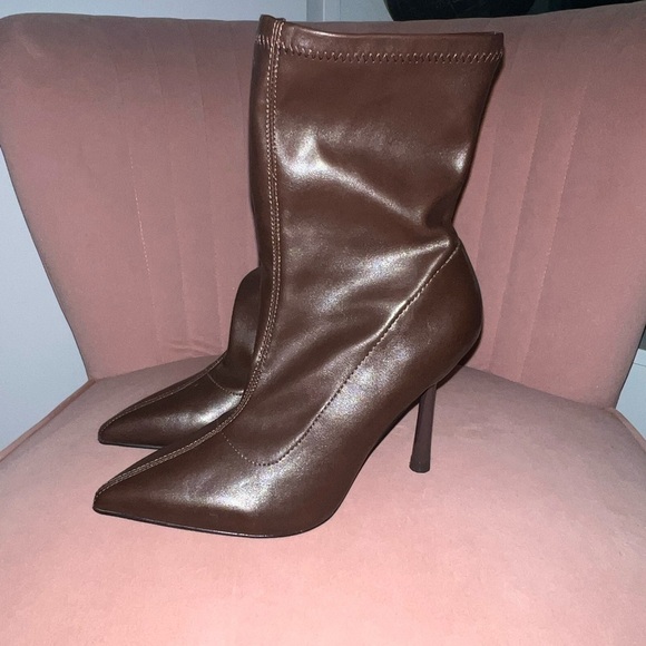Faux leather zip-up boots. Good condition. Forever 21 - Picture 5 of 6